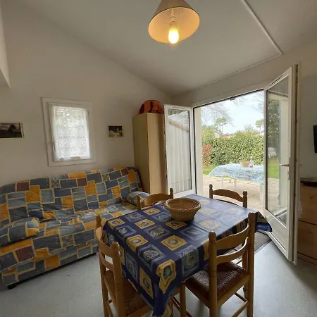 Maison 4 Pieces, 5 Couchages, Piscine Commune, Proche Plage, Jardinet Privatif, St-jean-de-monts - Fr-1-224c-220 *